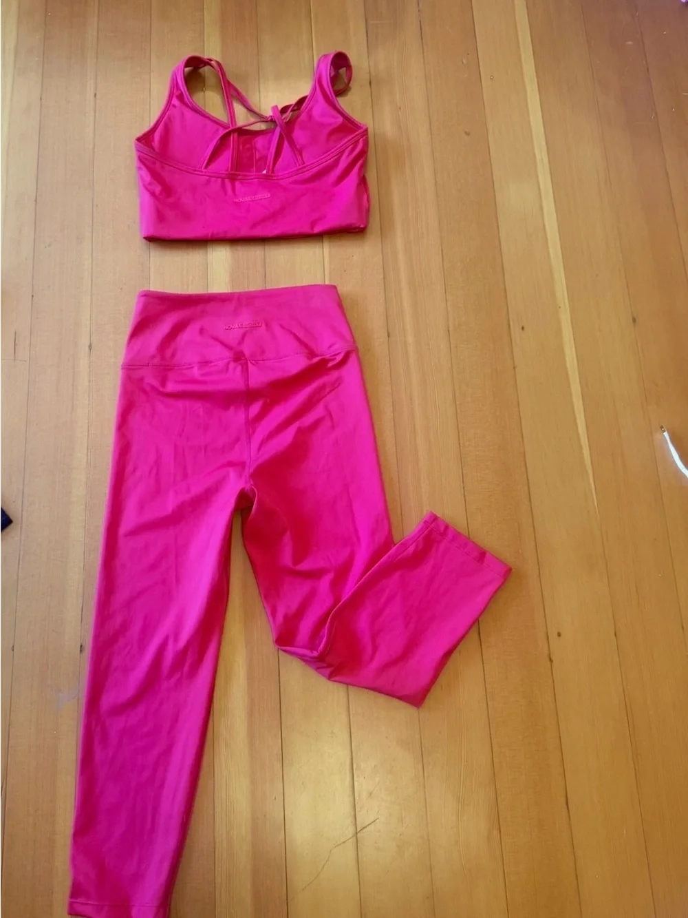 NWOT Fashion Nova Red Strappy Cutout Sports Bra & High-Waist Leggings Set Size S